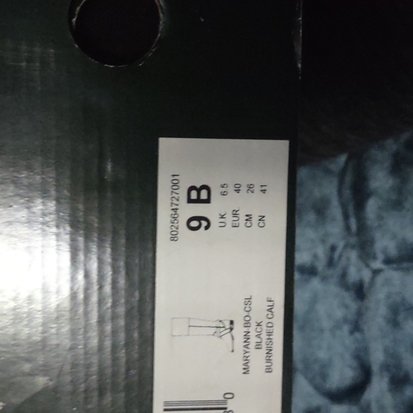 Ralph Lauren black burnished calf boots. Size 9 - Picture 2 of 6